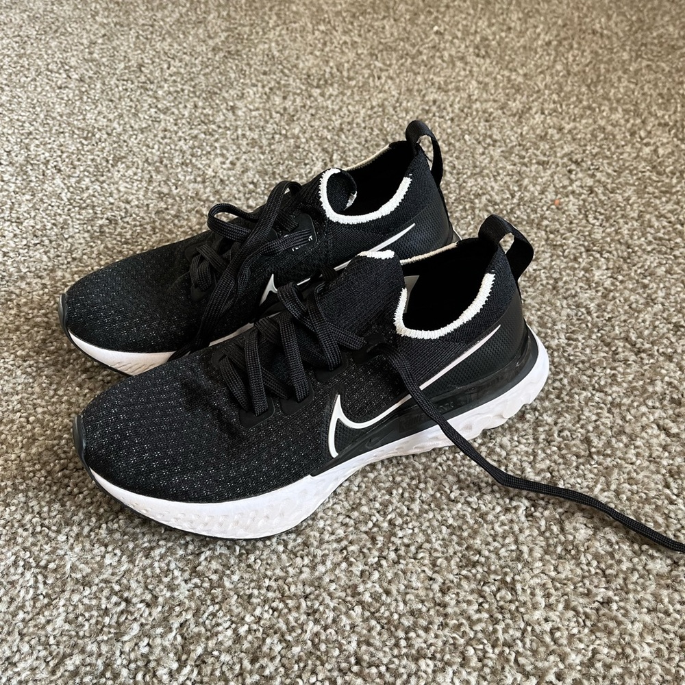 Nike Flyknit Reacts